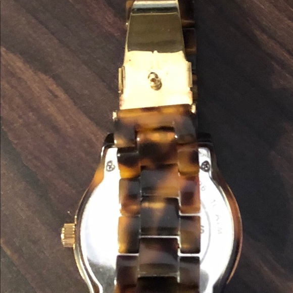 Michael Kors 5038 Tortoise Jet Set Watch - Picture 3 of 3